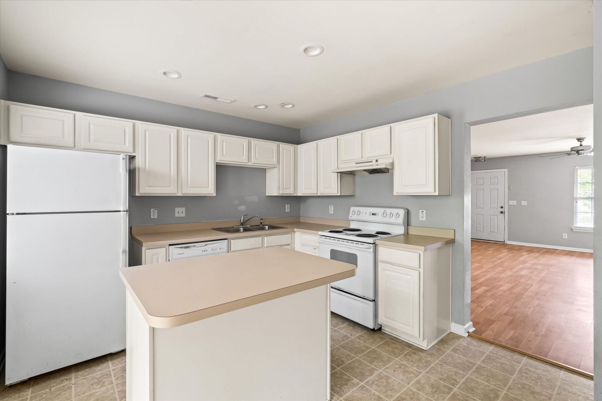 303 Kelsey Boulevard Photo 5