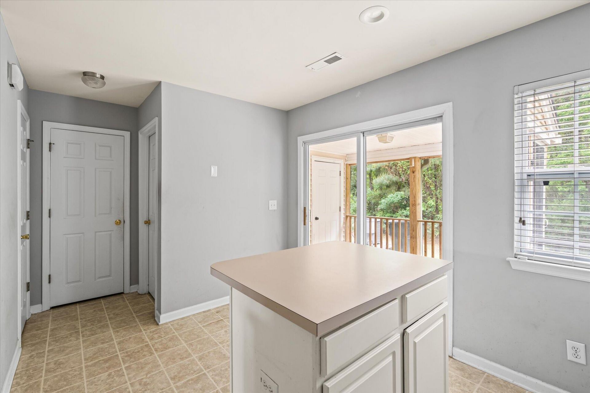 303 Kelsey Boulevard Photo 6