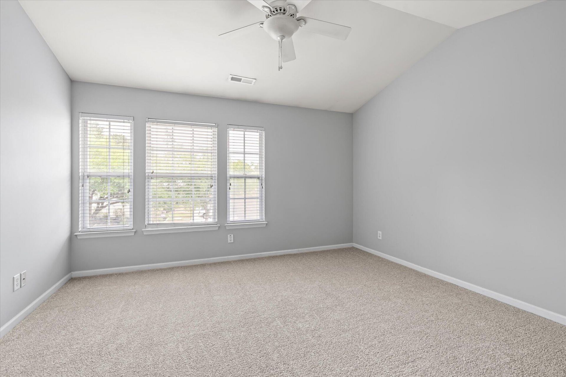 303 Kelsey Boulevard Photo 9