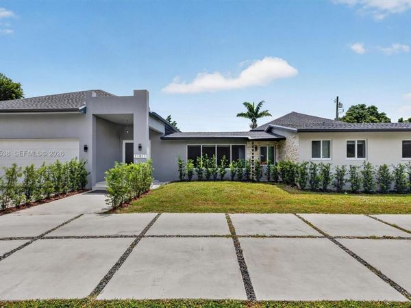 11811 SW 82nd Rd , Miami, FL 33156