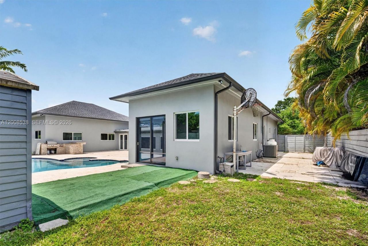 11811 SW 82nd Rd , Miami, FL 33156 Photo