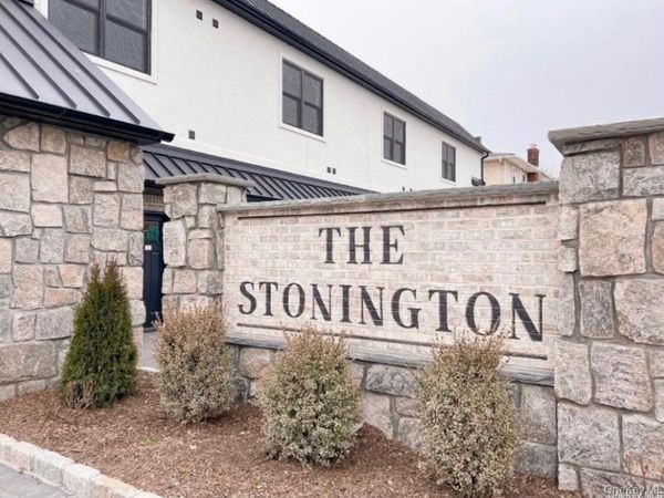 78 Roslyn Road , Unit 201, Mineola, NY 11501