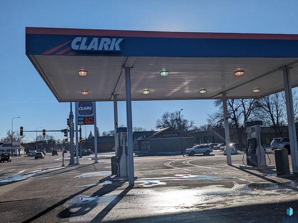 103 5th St, Watertown, SD 57201