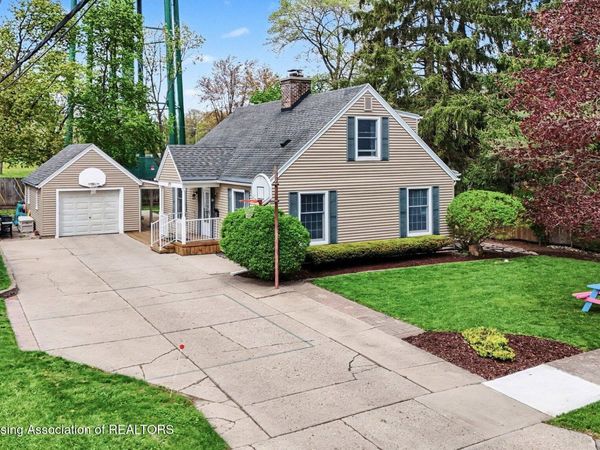 839 King Court, East Lansing, MI 48823