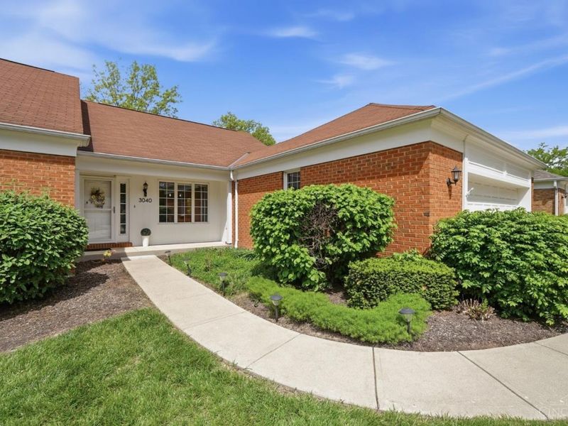 3040 Country Woods Lane, Unit 13, Green Township, OH 45248 Photo 2