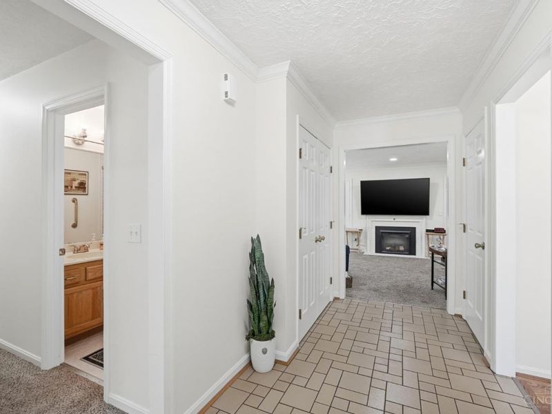 3040 Country Woods Lane, Unit 13, Green Township, OH 45248 Photo 4