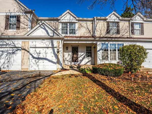 196 Park Ridge Lane , Aurora, IL 60504