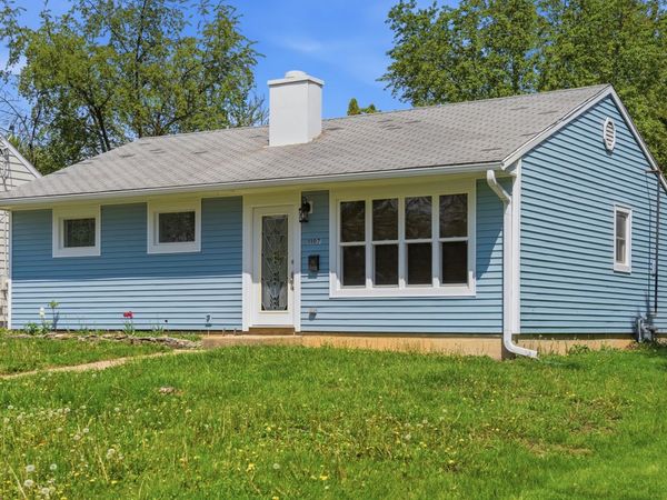 1107 University Street , Dixon, IL 61021