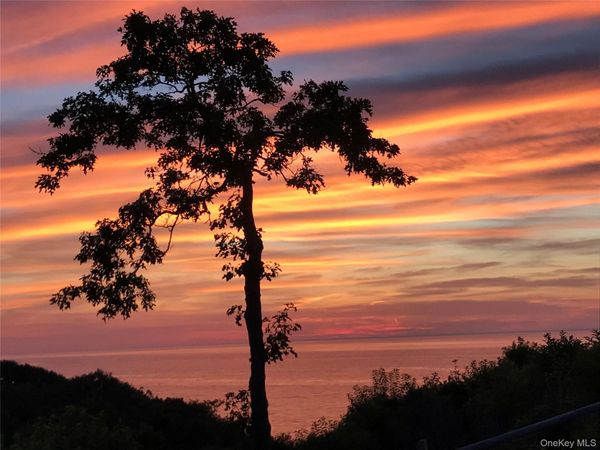 801 Bluffs Drive N, Baiting Hollow, NY 11933