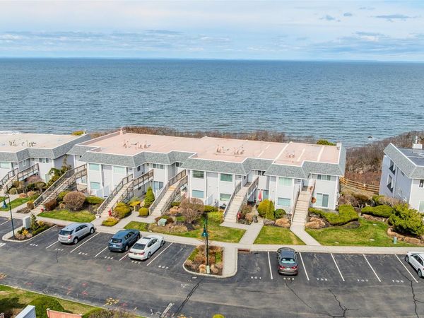 801 Bluffs Drive N, Baiting Hollow, NY 11933