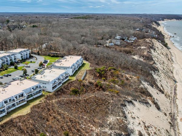 801 Bluffs Drive N, Baiting Hollow, NY 11933