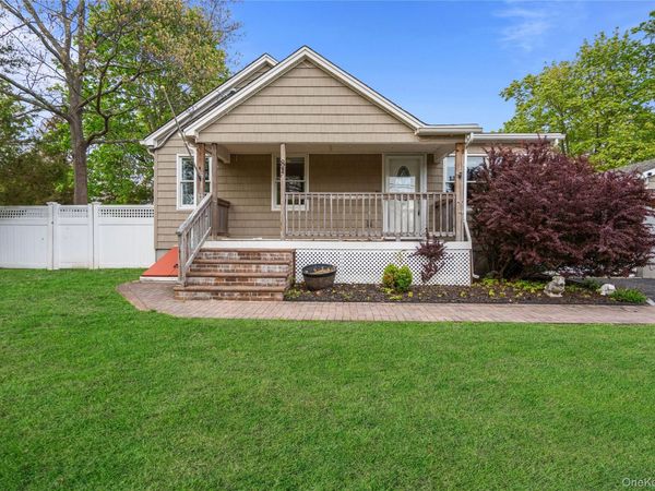 81 Steuben Boulevard , Nesconset, NY 11767