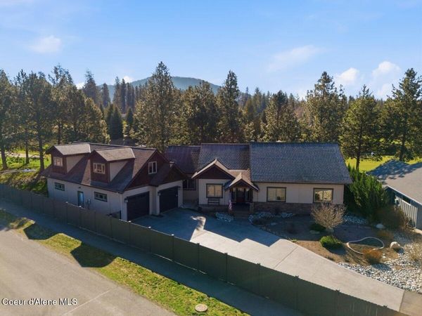 1372 E HOFMEISTER CT , Hayden Lake, ID 83835