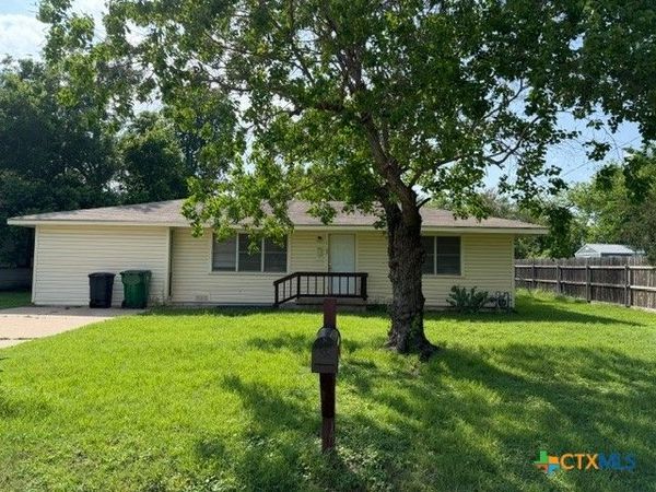 1102 N Houston , Cameron, TX 76520
