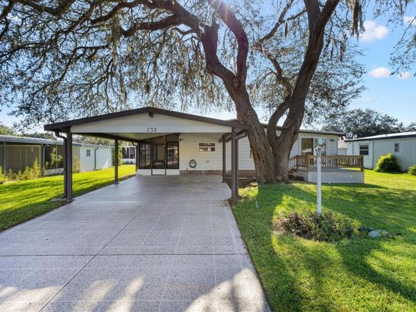 732 ROYAL PALM AVENUE , LADY LAKE, FL 32159