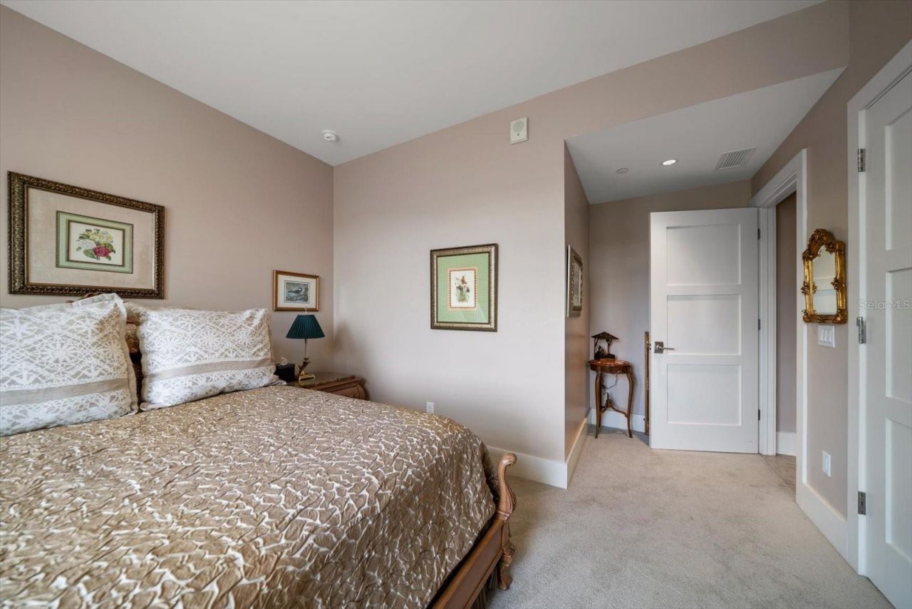 145 Belleview Boulevard, Unit 201, Belleair, FL 33756 Photo