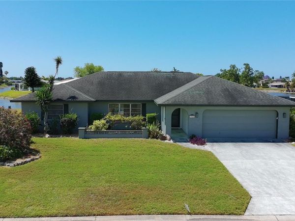 984 N GONDOLA DRIVE , VENICE, FL 34293