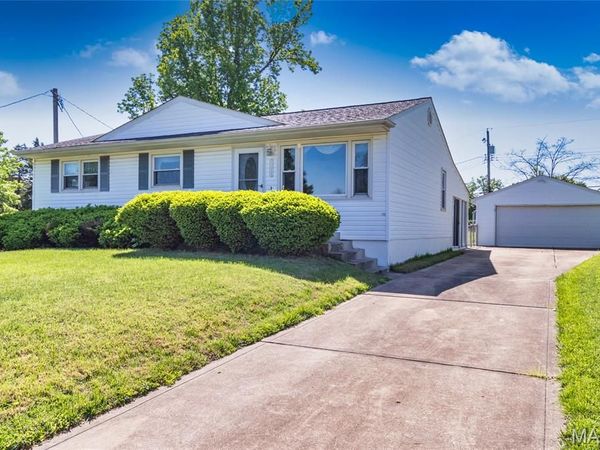 11048 Ridge Forest Court, St Louis, MO 63126
