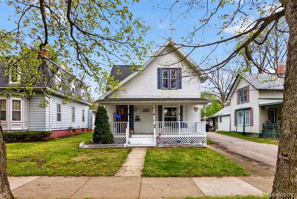 647 N Washington Street, Owosso, MI 48867 Main Photo