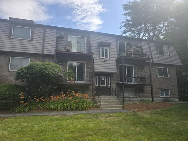 3 Pembroke Drive, Unit 17, Derry, NH 03038