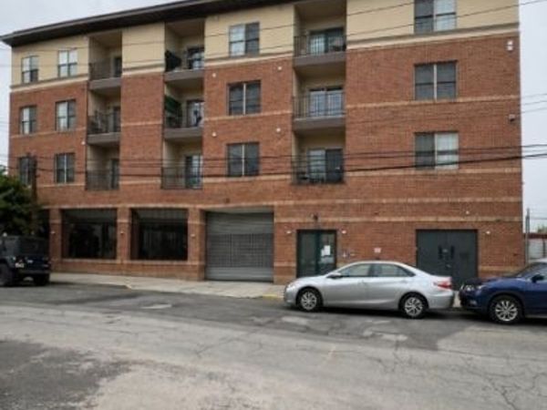 15 Tichenor Ln, Newark, NJ 07114