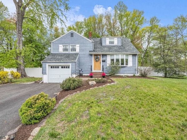 14 Meadow Dr, Little Falls, NJ 07424