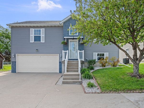 5118 N Division Street , Davenport, IA 52806