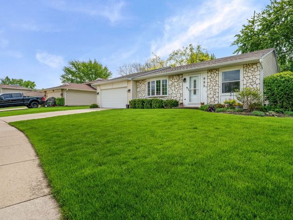 985 Brower Drive , Roselle, IL 60172