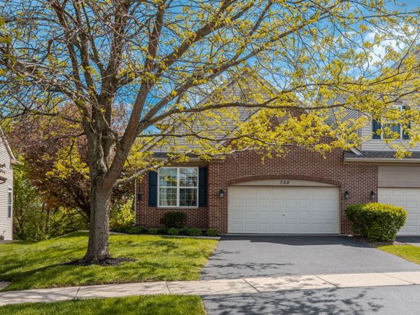758 Oak Hollow Drive , Crystal Lake, IL 60014