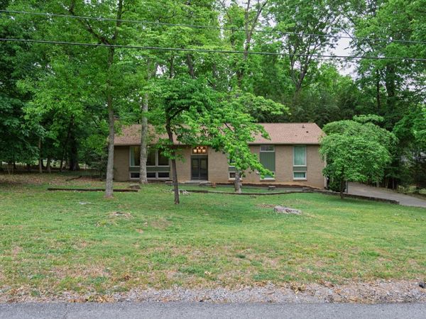 123 Trail East Drive , Hendersonville, TN 37075