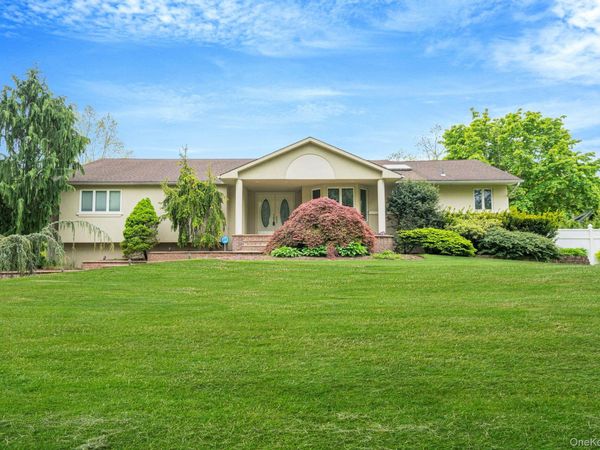 14 Penn Drive, Dix Hills, NY 11746