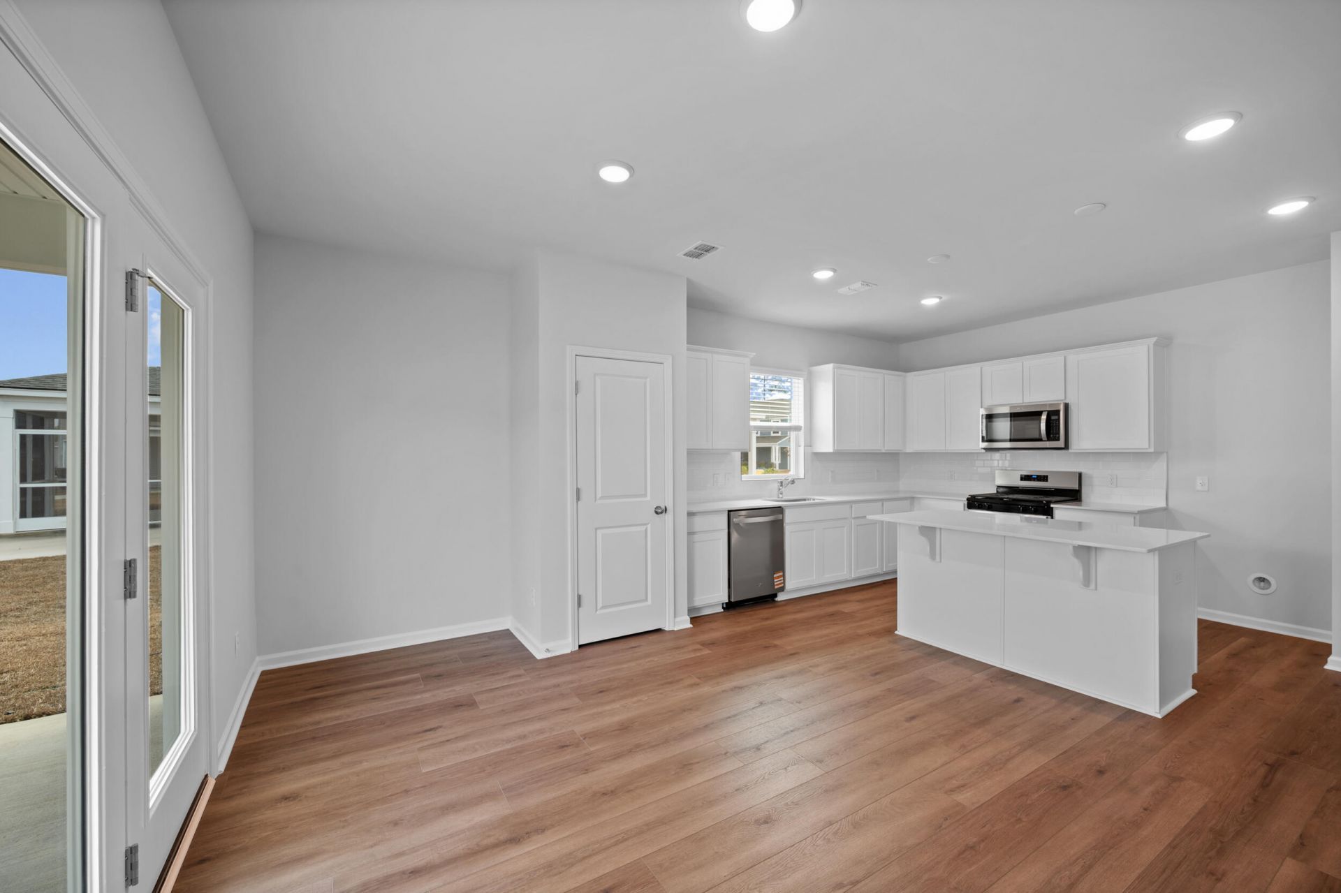 881 Meadowbrook Lane Photo 10