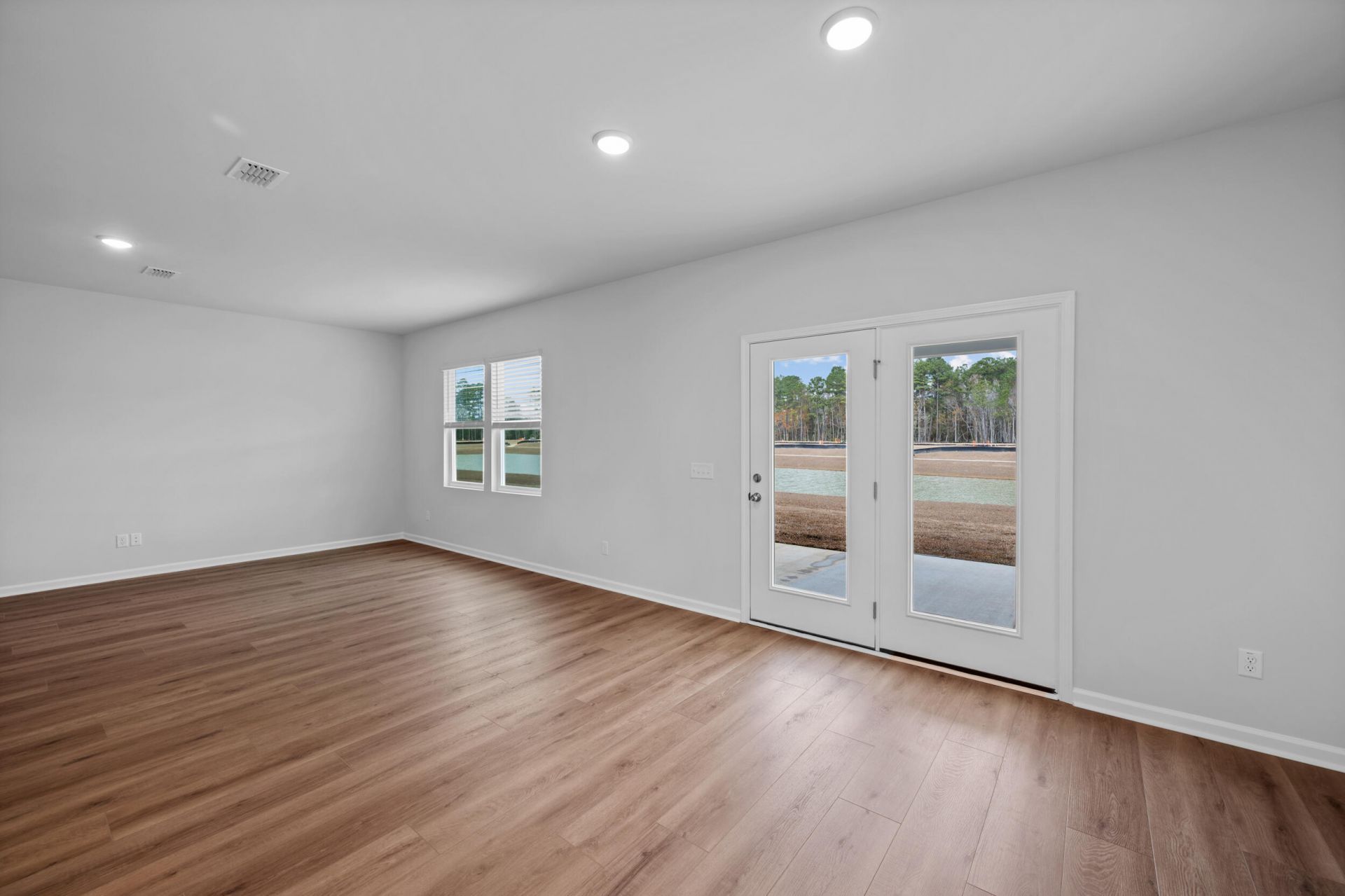 881 Meadowbrook Lane Photo 9