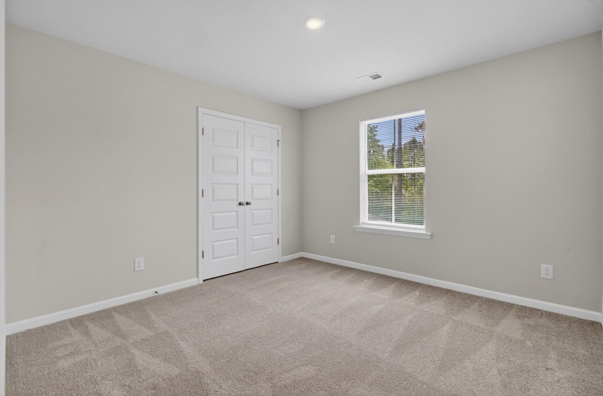 569 Yellow Leaf Lane Photo 32