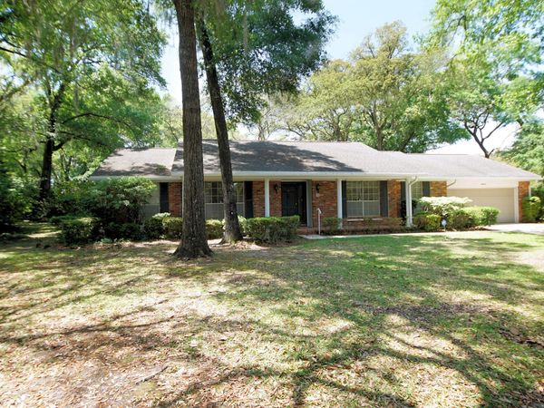 18 NW Sherwood Road, Fort Walton Beach, FL 32547
