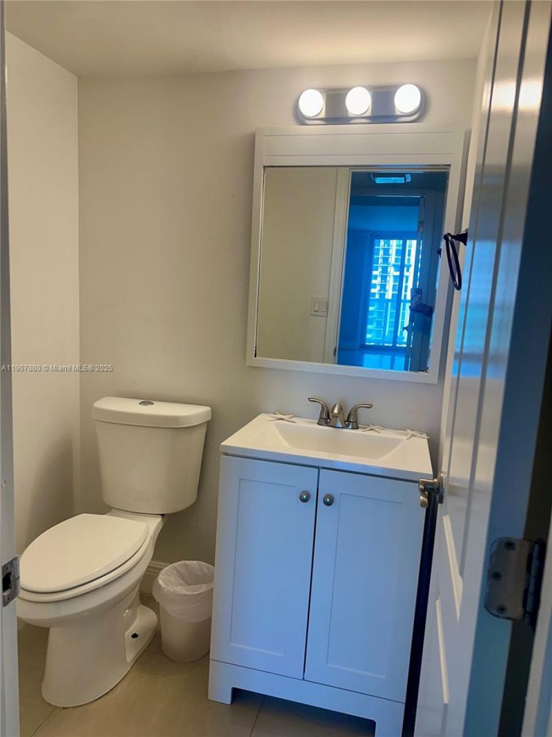 100 Bayview Dr, Unit 1230, Sunny Isles Beach, FL 33160 Photo