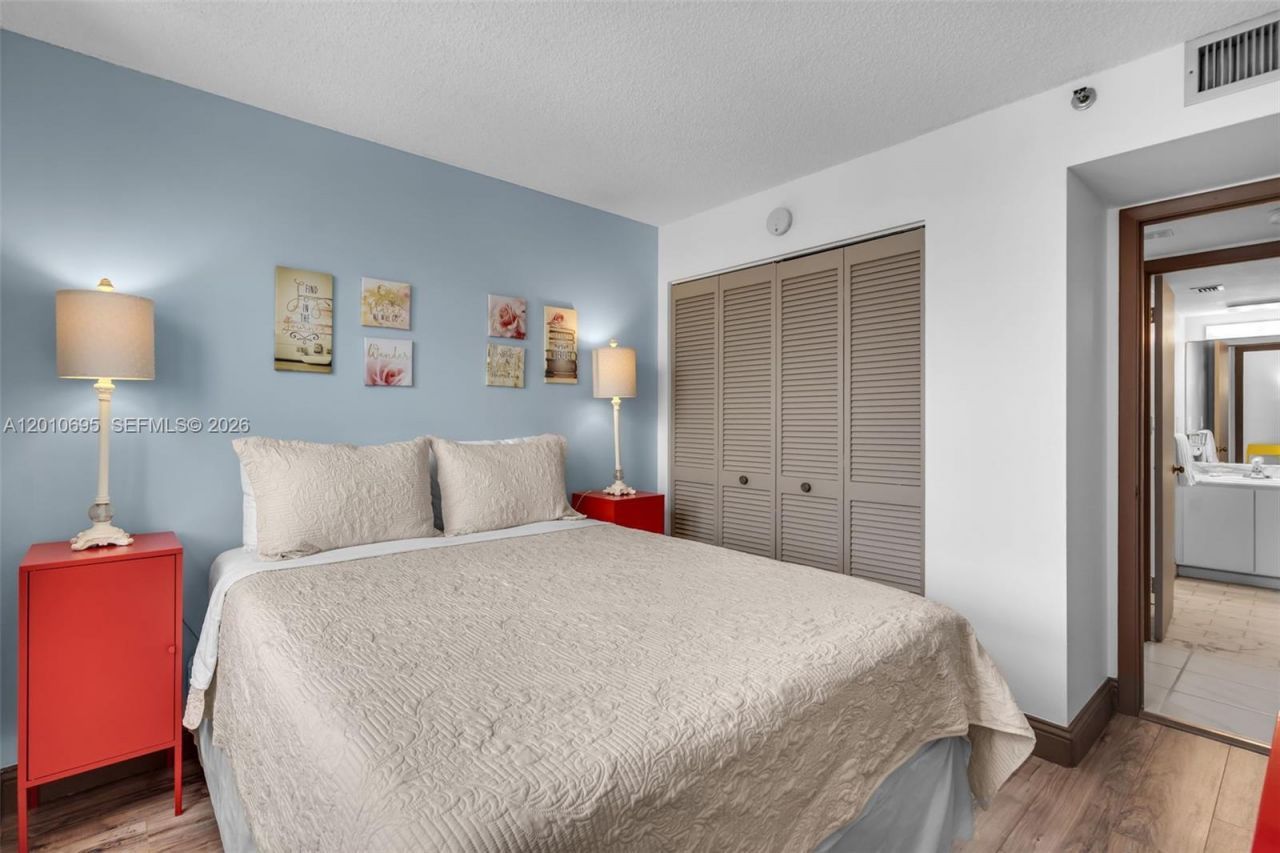 2555 Collins Ave , Unit 2401, Miami Beach, FL 33140 Photo
