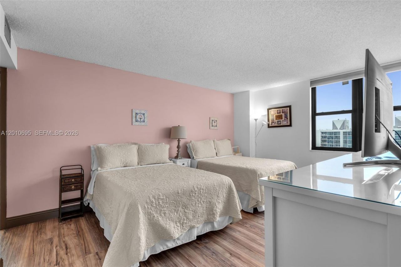 2555 Collins Ave , Unit 2401, Miami Beach, FL 33140 Photo