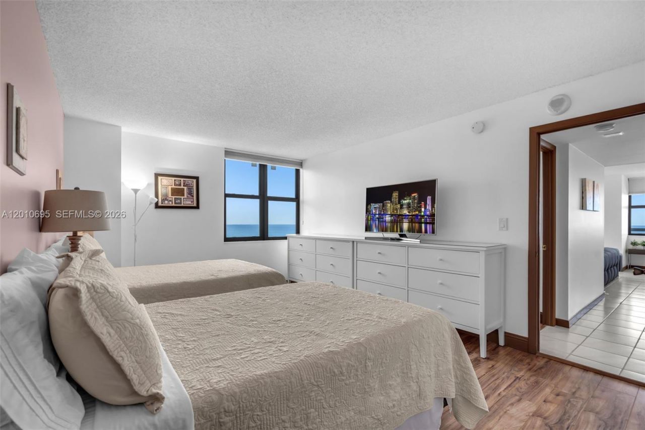 2555 Collins Ave , Unit 2401, Miami Beach, FL 33140 Photo