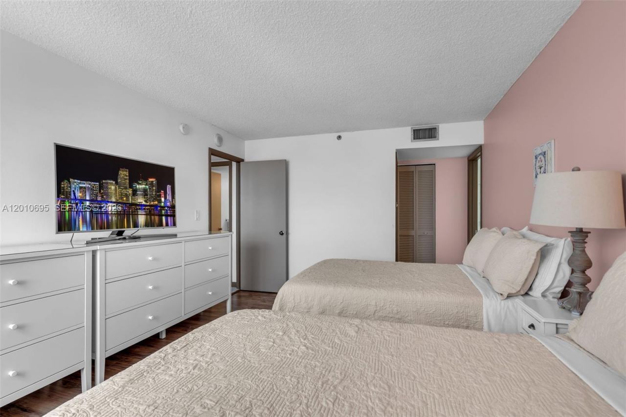 2555 Collins Ave , Unit 2401, Miami Beach, FL 33140 Photo