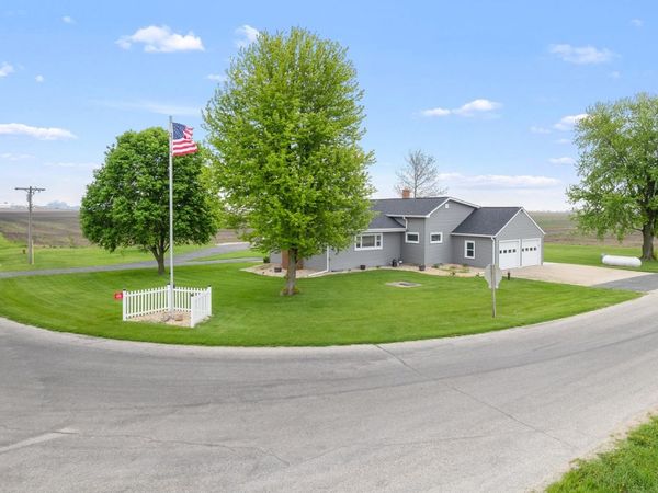 4698 E 17th. Road, Leland, IL 60531