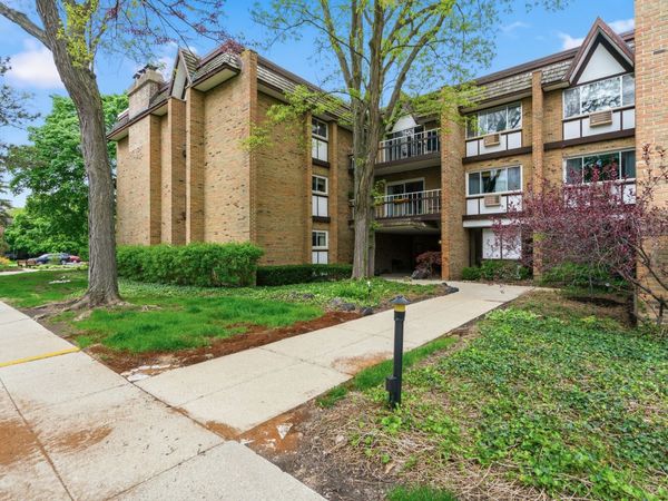 320 Claymoor Road , Unit 1C, Hinsdale, IL 60521