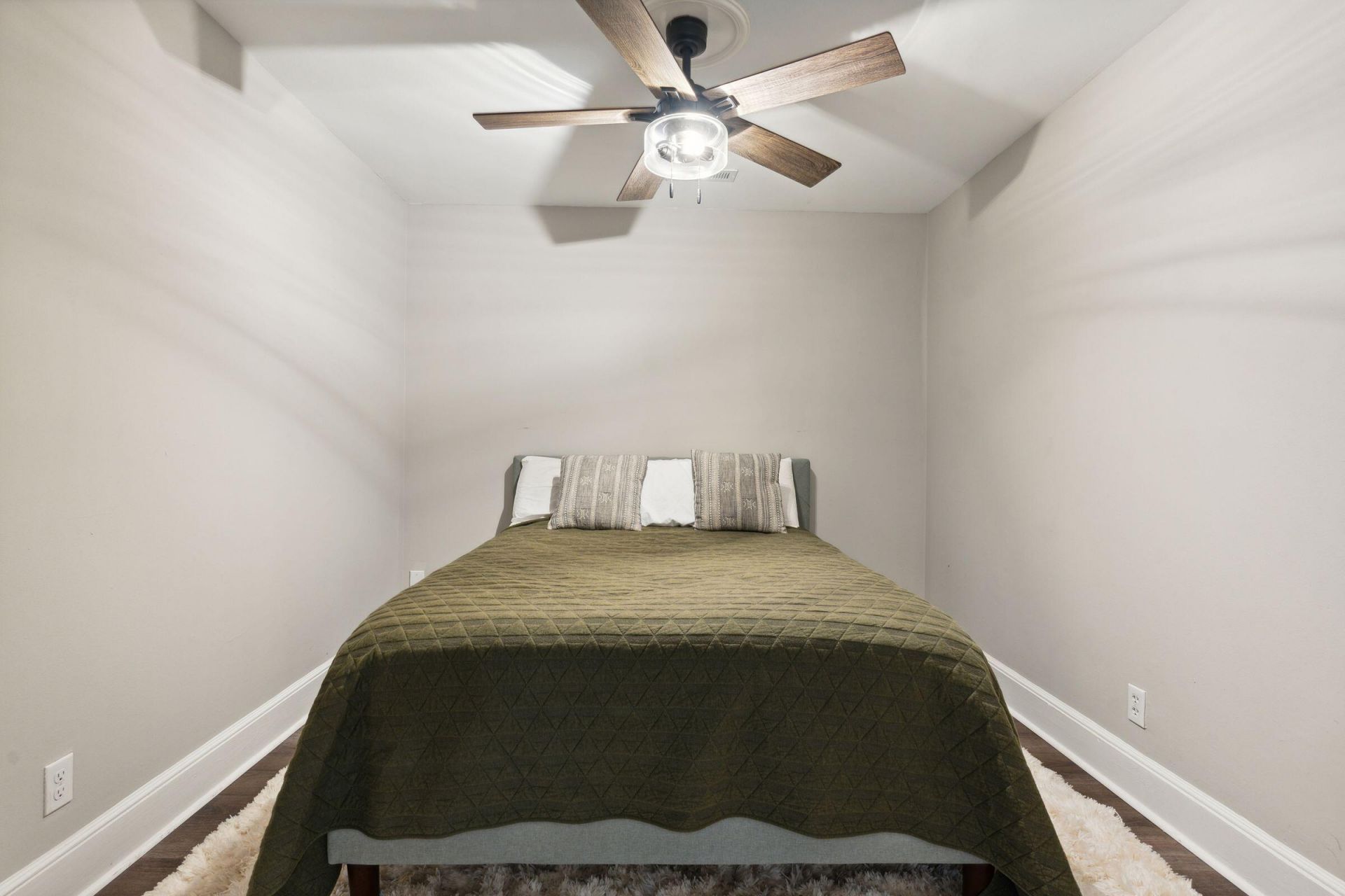 749 West Oak Forest Drive Photo 33