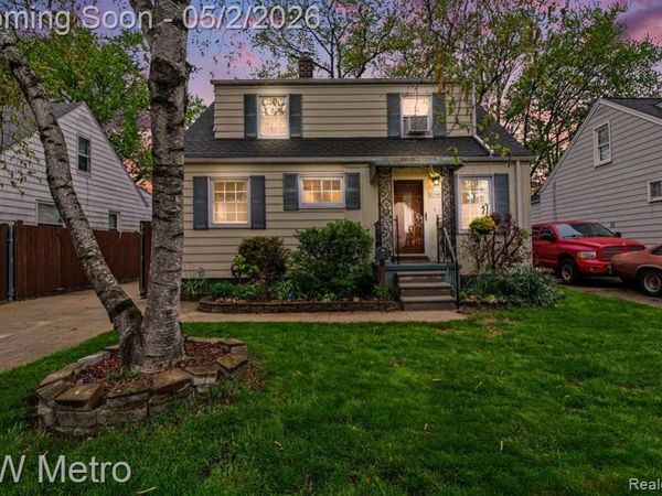 21945 Cyman Avenue, Warren, MI 48091