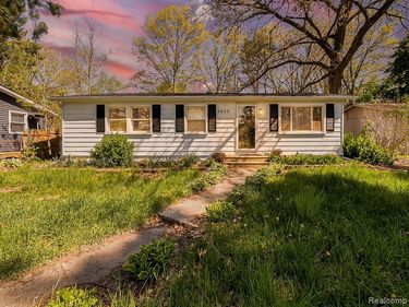 9650 Cooley Lake Road, White Lake Twp, MI 48386