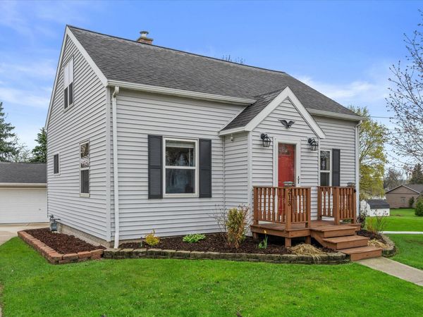 213 Fond Du Lac St, Mount Calvary, WI 53057