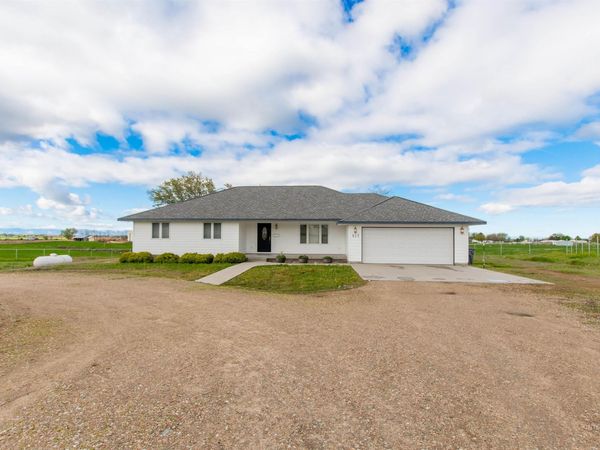 517 S Dewey Lane, Nampa, ID 83687