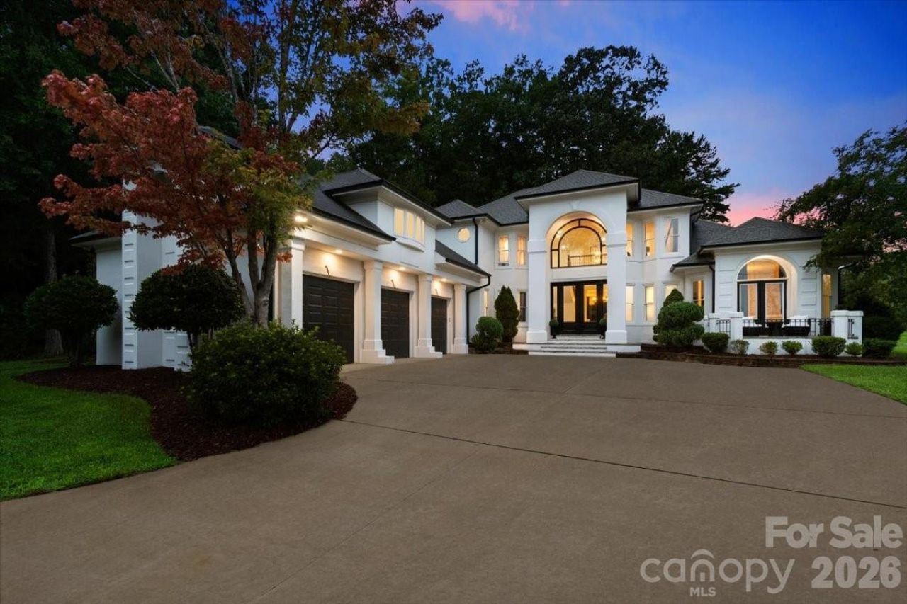 1337 Whispering Oaks Circle, Matthews, NC 28104 Main Photo
