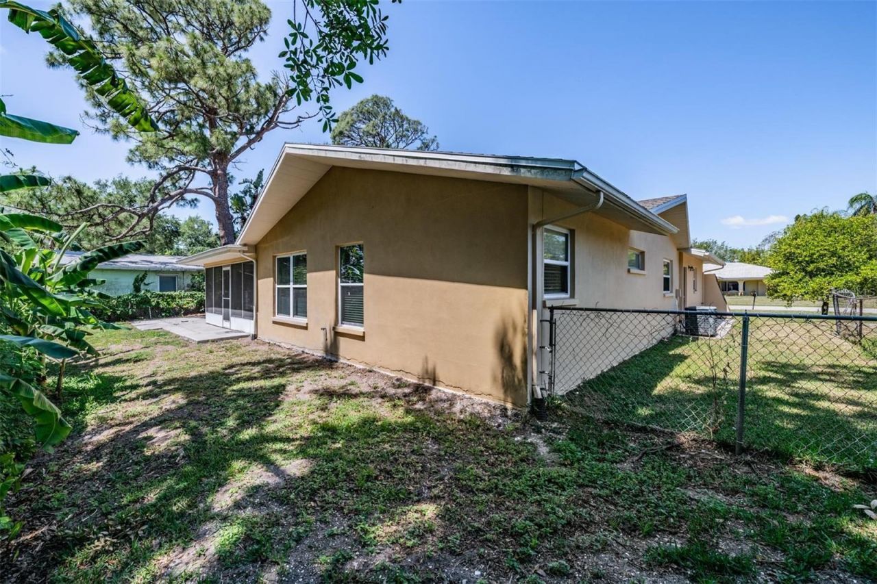 1124 Danny Drive, Sarasota, FL 34243 Photo