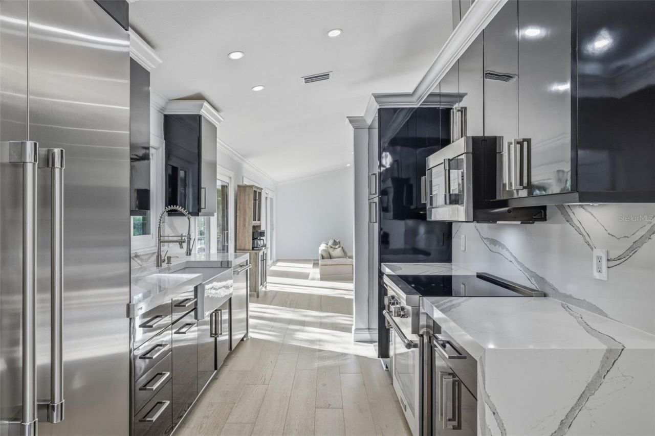 900 Oak Hollow Place, Brandon, FL 33510 Photo
